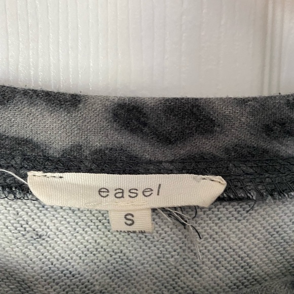 Grey Leopard Distressed Sweatshirt - Picture 3 of 4